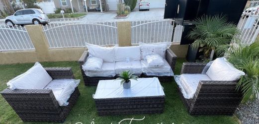 Brand new Patio Furniture Couch Set 6”( We deliver)