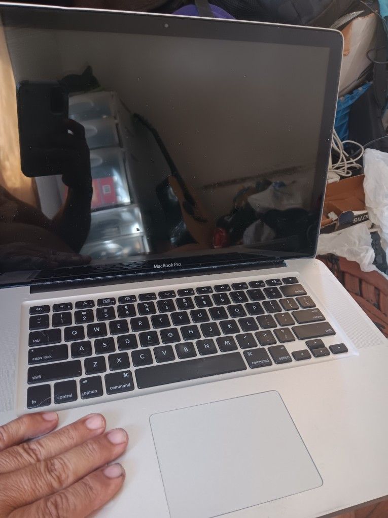 Mcbook Pro A1286 Missing Charger 
