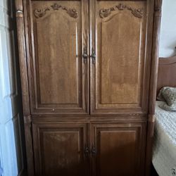 Large Oak Wardrobe