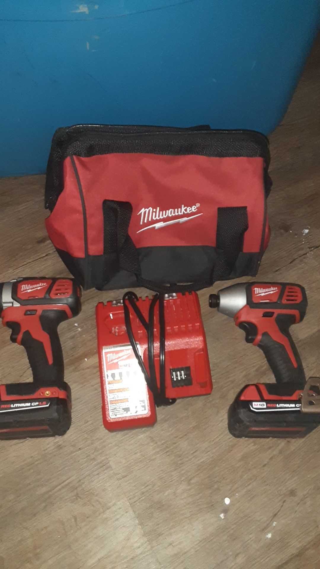 Milwaukee m18 lithium 1/2" drill driver and 1/4" hex impact driver combo kit