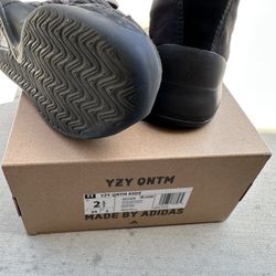 Adidas Yeezy QNTM Slip On Sneakers boys 2.5