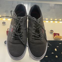 Size 11 Levi’s men’s shoes