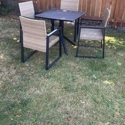 OUTDOOR TABLE WITH CHAIRS