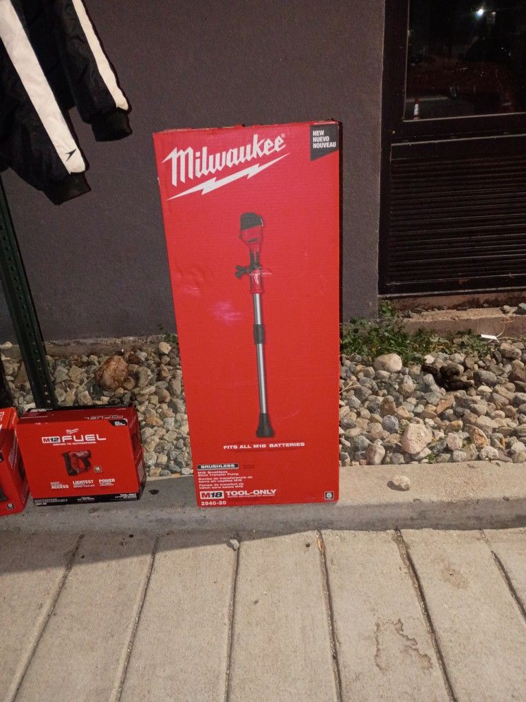 M18 Brushless Stick Transfer Pump