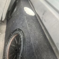 Kicker Comp R12 Single Cab Sub Box & Taramps 400x4 Amp 