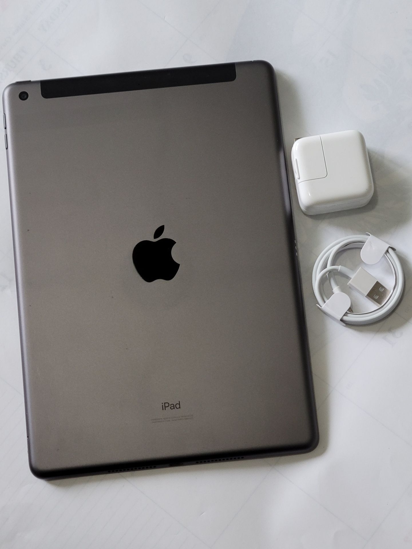 iPad 7th Generation, 32gb, unlocked, works any company sim card any country internationally