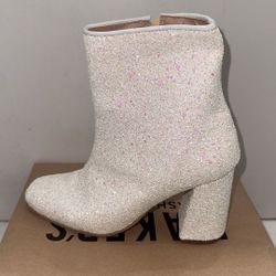 Women’s Boots, Shoes And Sandals 