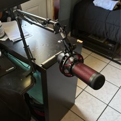 HyperX Quad cast Mic With Stand