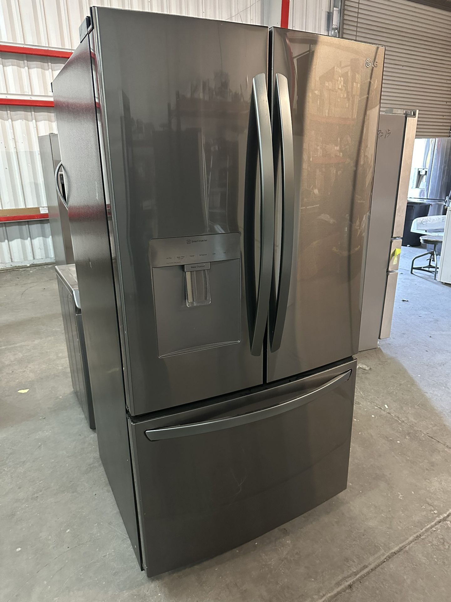 2021 LG 29 cu.ft. Fridge water ice can deliver. French Door Refrigerator w/Multi-Air Flow and SmartPull Handle Printproof Black Stainless Steel, ENERG