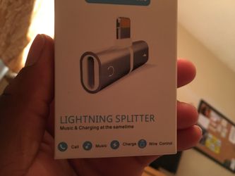 Lighting splitter, music and charging at the same time