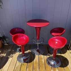  Set Table With 4 Barstools 