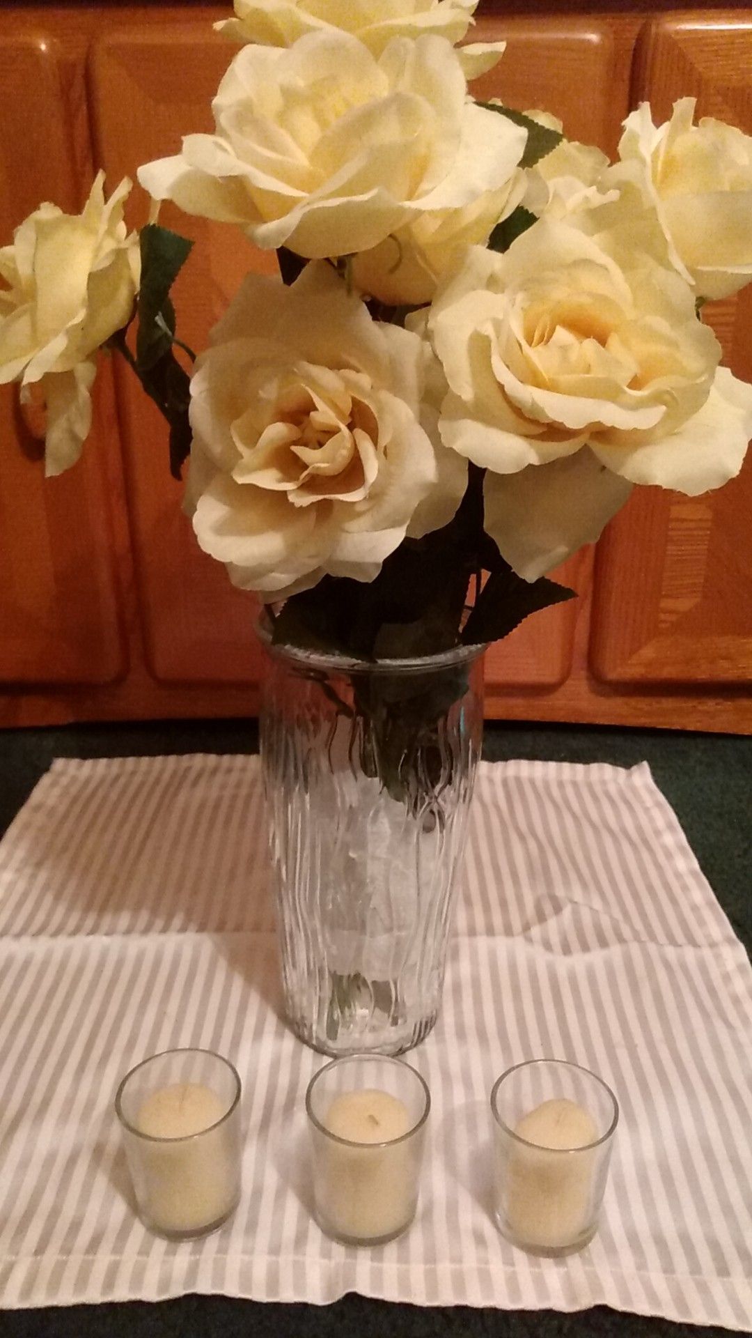 π $15 set beautiful Spring/ Summer color artificial yellow flowers in a clear glass vase Includes (3) vanilla scented candles.