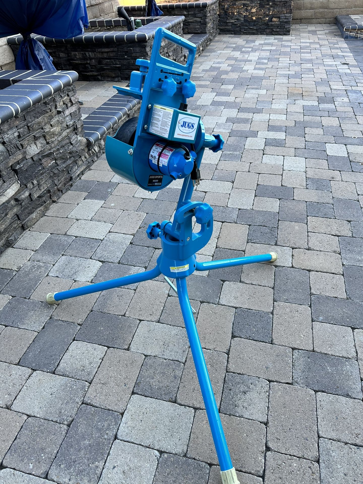 JUGS LiteFlite Softball And Baseball Pitching Machine with Automatic