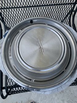 68 Oldsmobile Hubcaps (set of 4)