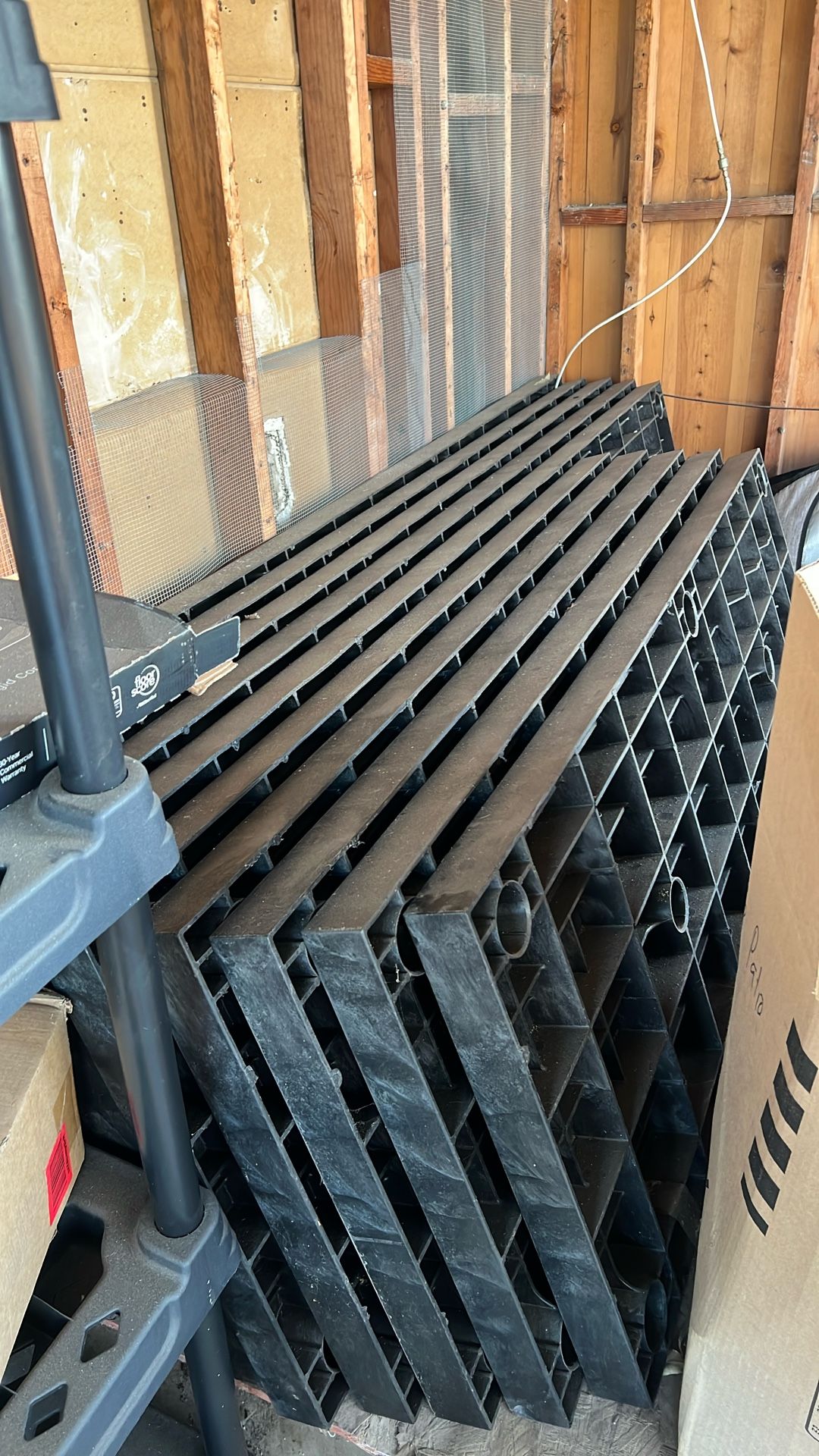 STRUCTURAL PLASTICS Dunnage Rack: Assembled, Snap-Together, 12 in x 24 in x 96 in, Polyethylene