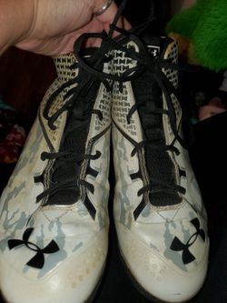 Mens Size 10.5 Metal And Plastic Under Armor Cleats Baseball