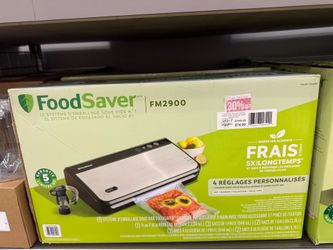 FoodSaver Vacuum Sealing System with handheld Sealer Attachment