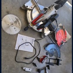 Craftsman 15 amp. 12 inch compound miter saw. Exactly as seen in the pictures.