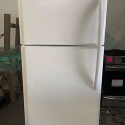 FRIGIDAIRE Refrigerator 