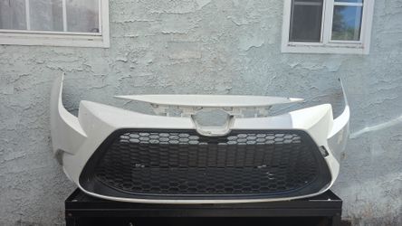 2020-2022 TOYOTA COROLLA LE/XLE FRONT BUMPER COVER OEM