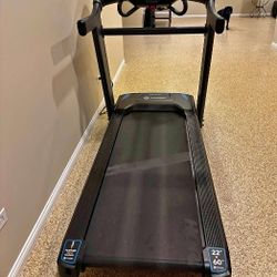 HORIZON 7.4 AT TREADMILL ( LIKE NEW & DELIVERY AVAILABLE TODAY)