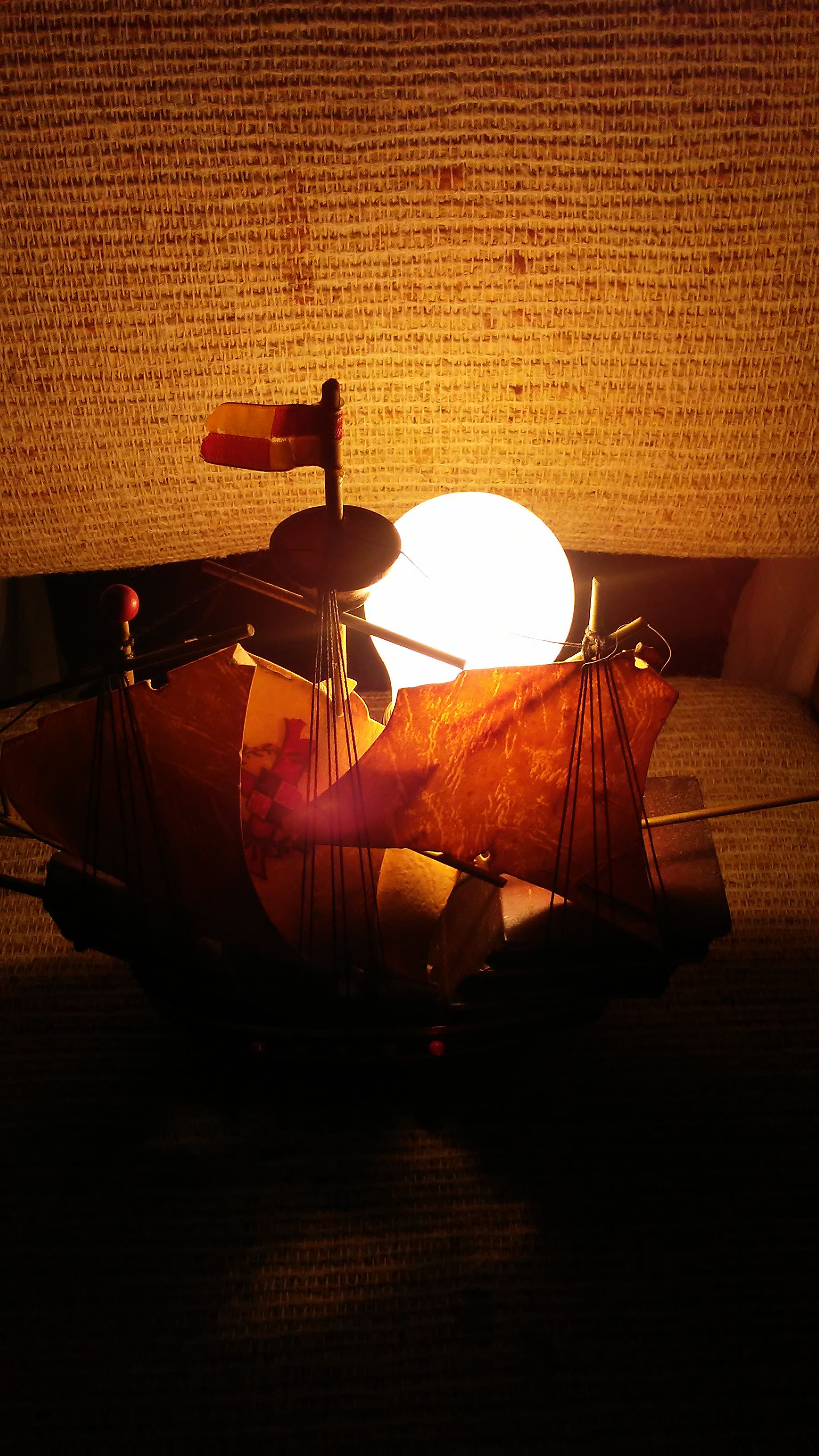 VINTAGE UNIQUE SMALL SHIP LAMP.