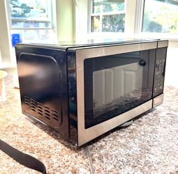 MUST SELL DEAL 👉  MICROWAVE CLEAN EXCELLENT WORKING CONDITION ONLY $25