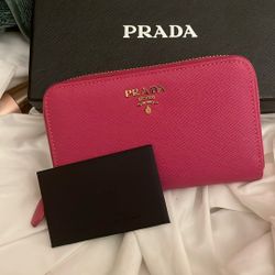 prada wallet