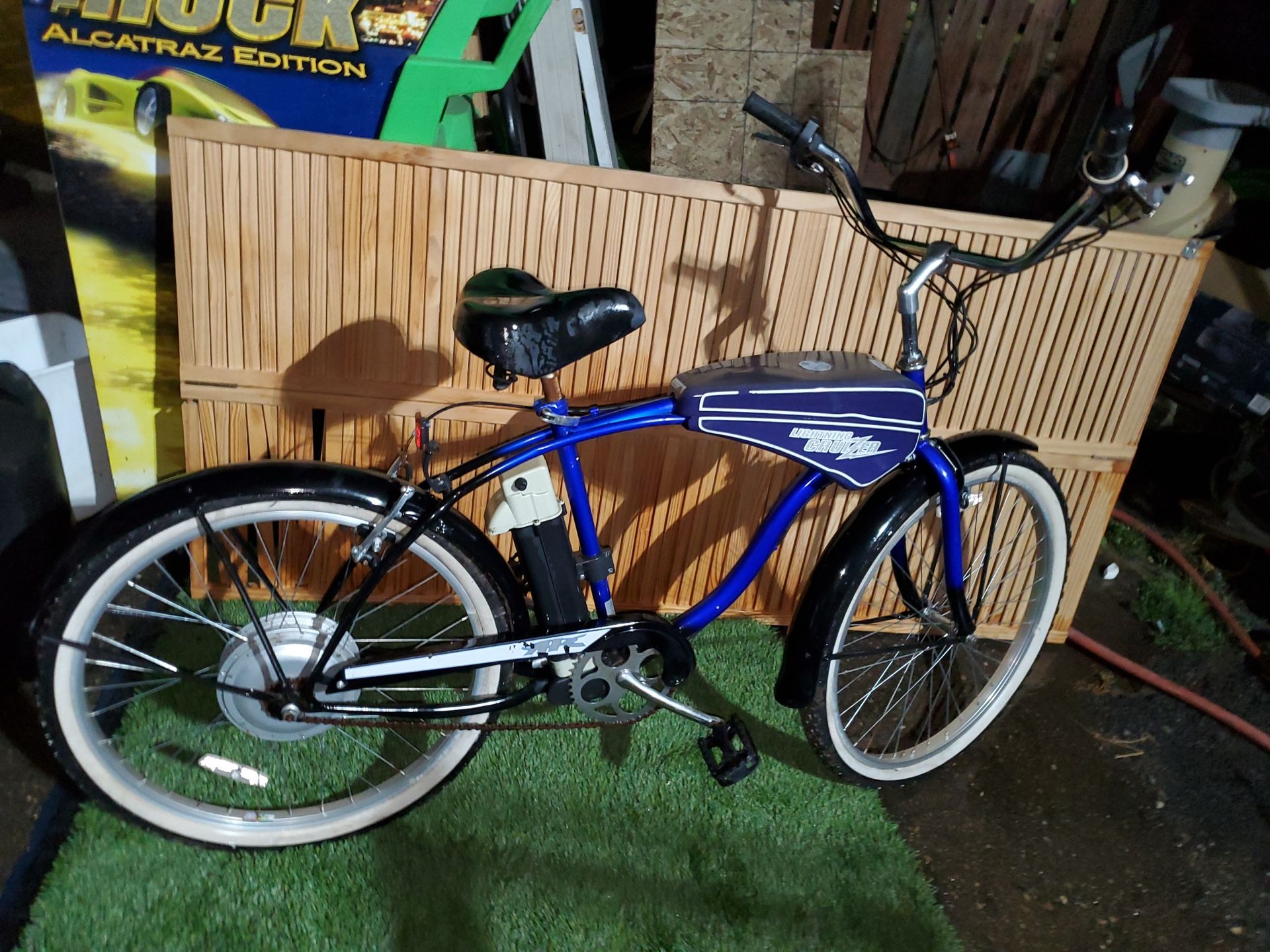 Cruiser Style Bikes, Schwinn, And Electric