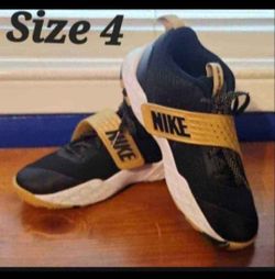 Nike shoes boys size 4