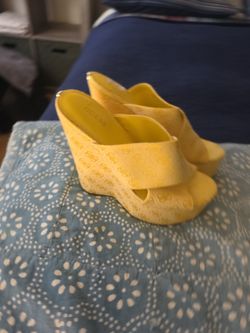 Guess Wedge Heeks 8.5 M