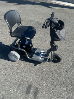 3-Wheel Mobility Scooter for Adults and Seniors with Detachable Battery, Swivel Seat and Foldable Handlebar worth $720