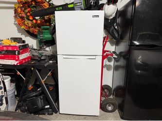 Magic Chef 10.1 Cu Ft Refrigerator Top Mount
