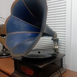 1909 Standard Talking Machine (Phonograph)