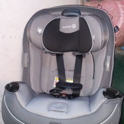 Baby Car https://offerup.com/redirect/?o=U2VhdC5pbg== Great Condition CURRENT NOT EXPIRED READY TO USE