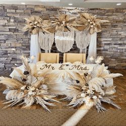 hotel personal Refresh Your Celebration with Impressive Wedding Decor!