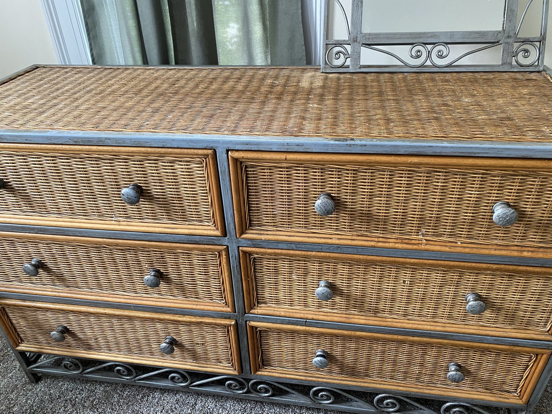 Wicker Bureau