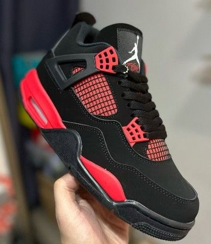 Sports shoes