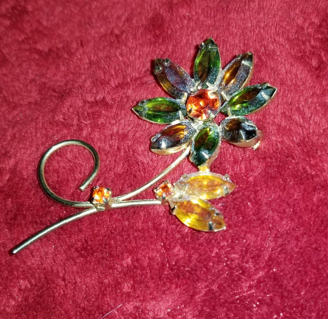 AUTHENTIC ESTATE JEWELRY MULTI COLORED, MULTI FACETED, CRYSTAL GEMSTONE FLOWERED BROACH PIN