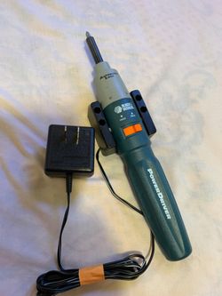 BLACK AND DECKER rechargeable power driver with charger
