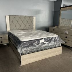 *Brad New Queen Bedroom Set 4 Piece.