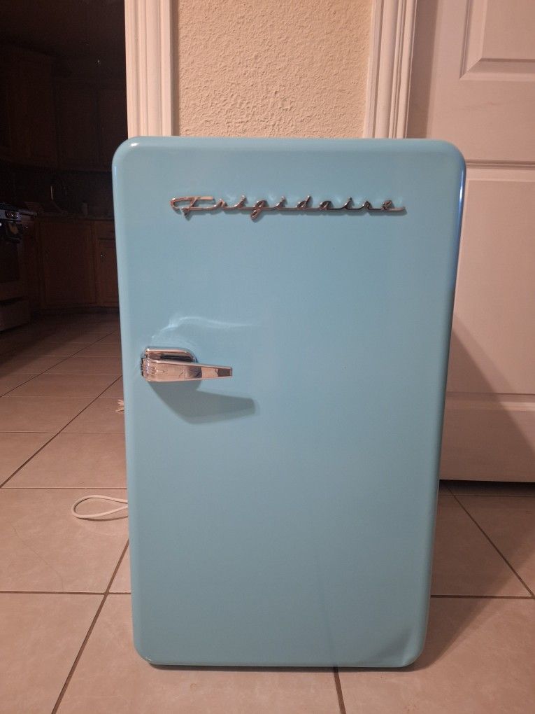 Frigidaire Retro Mini Fridge