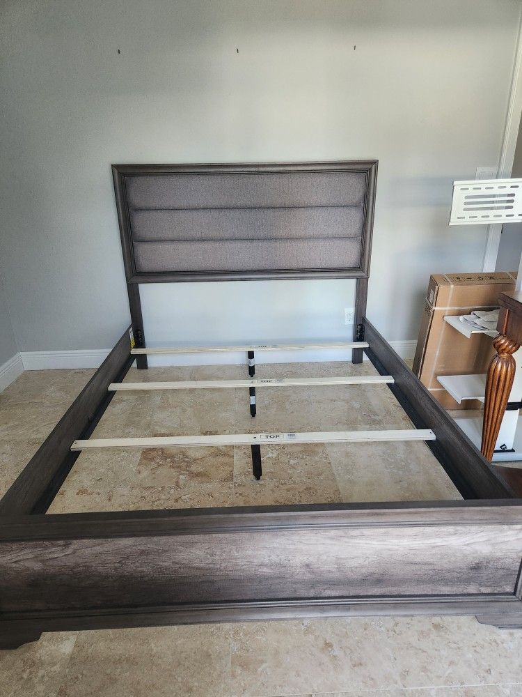 Bed queen size with box spring