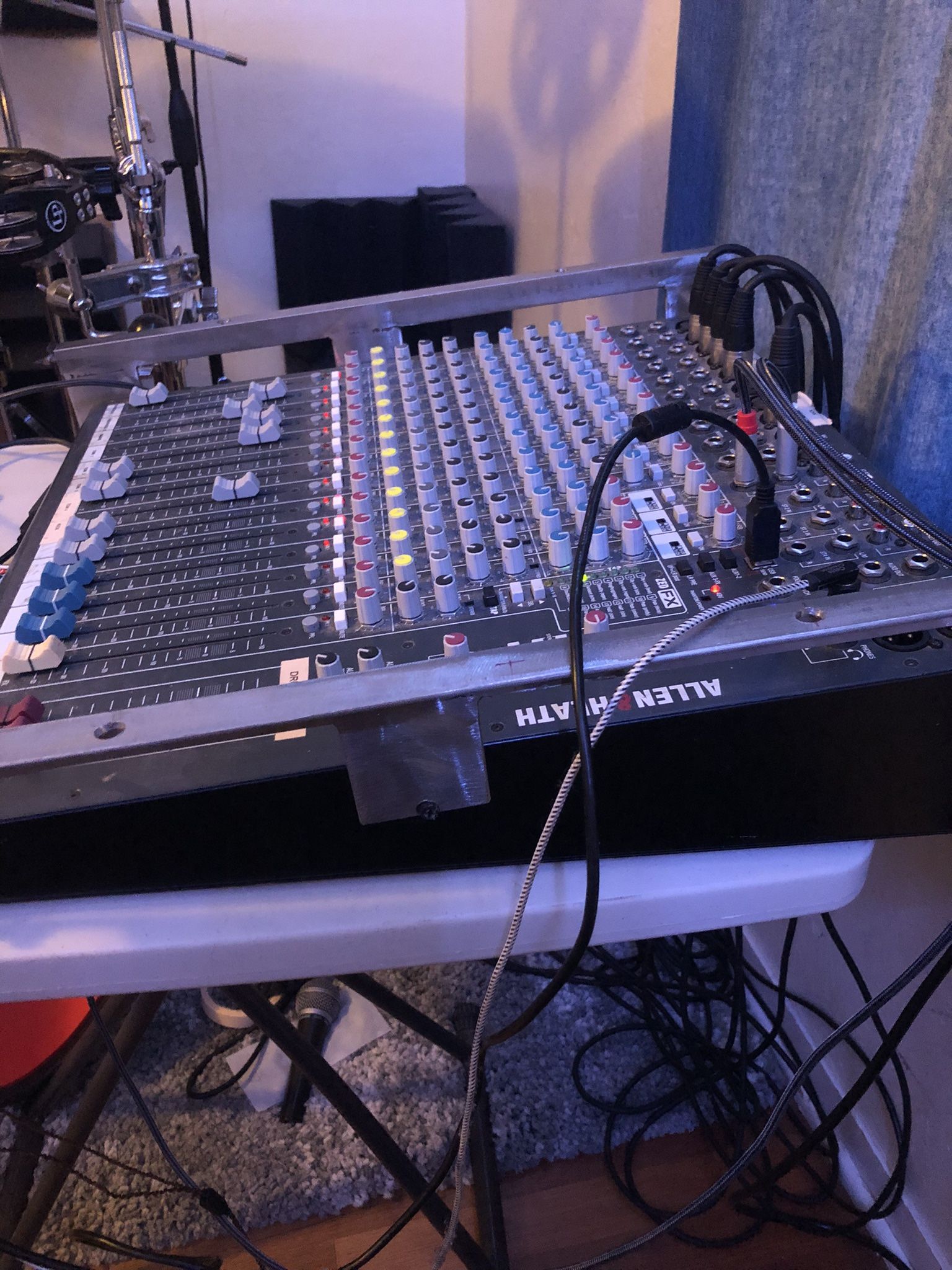 Allen & Heath ZED 16 FX Mixer