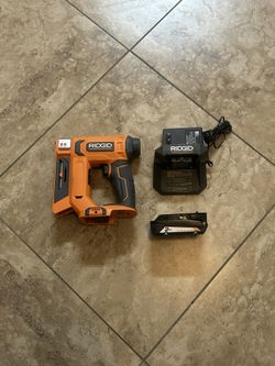 Ridgid 18v 3/8” Crown Stapler Kit 