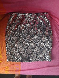 Women's Elegant Mini Skirt in Gently Pre-owned condition size s