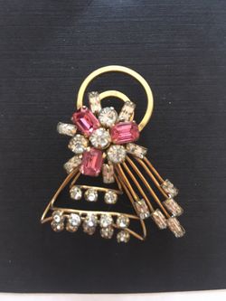 Brooch by StarArt
