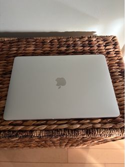 2018 MacBook Pro 13 2.7 i7 16Gb 512Gb storage