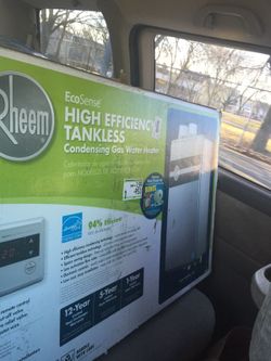 High efficiency tankless condensing gas water heater