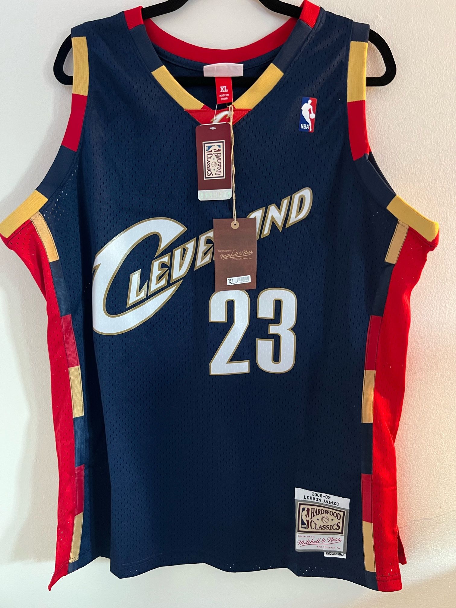NWT LeBron James Cleveland Cavaliers Mitchell & Ness Navy NBA Throwback Jersey - XL